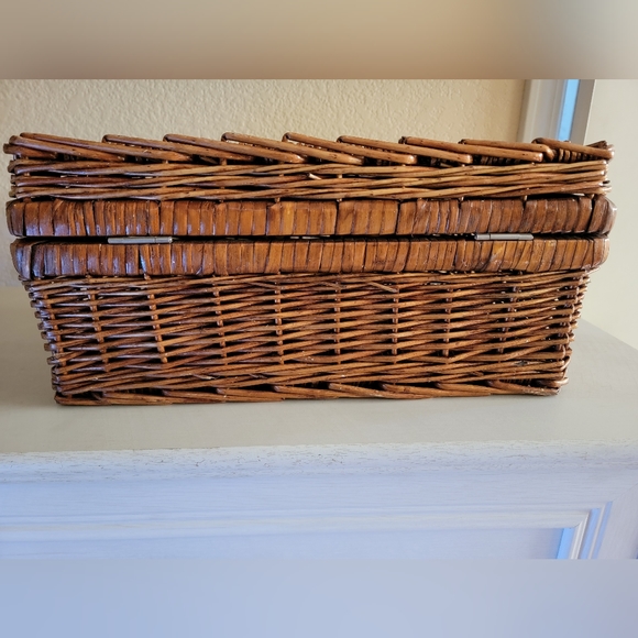 Brown Wicker Pinic Basket - Picture 8 of 8